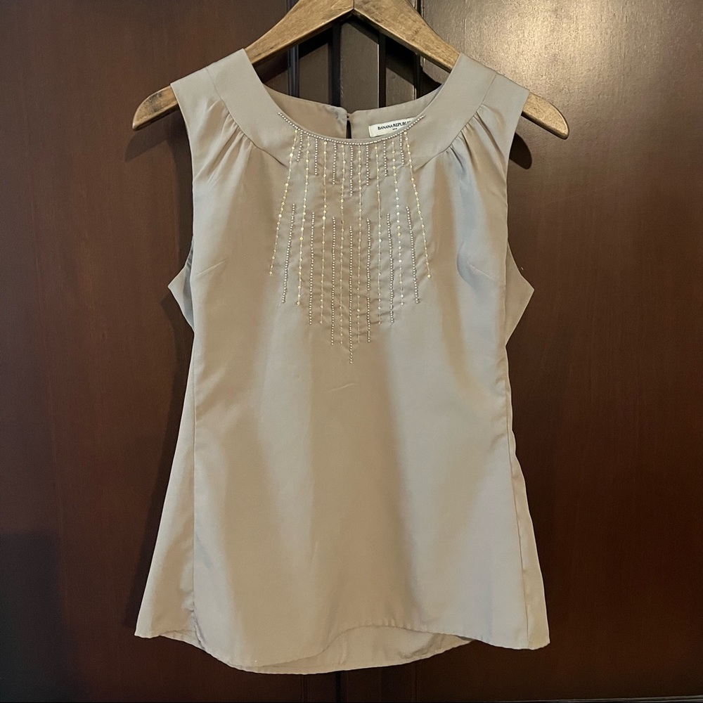 Banana Republic beaded front sleeveless blouse. Beige/Tan. Size Small.